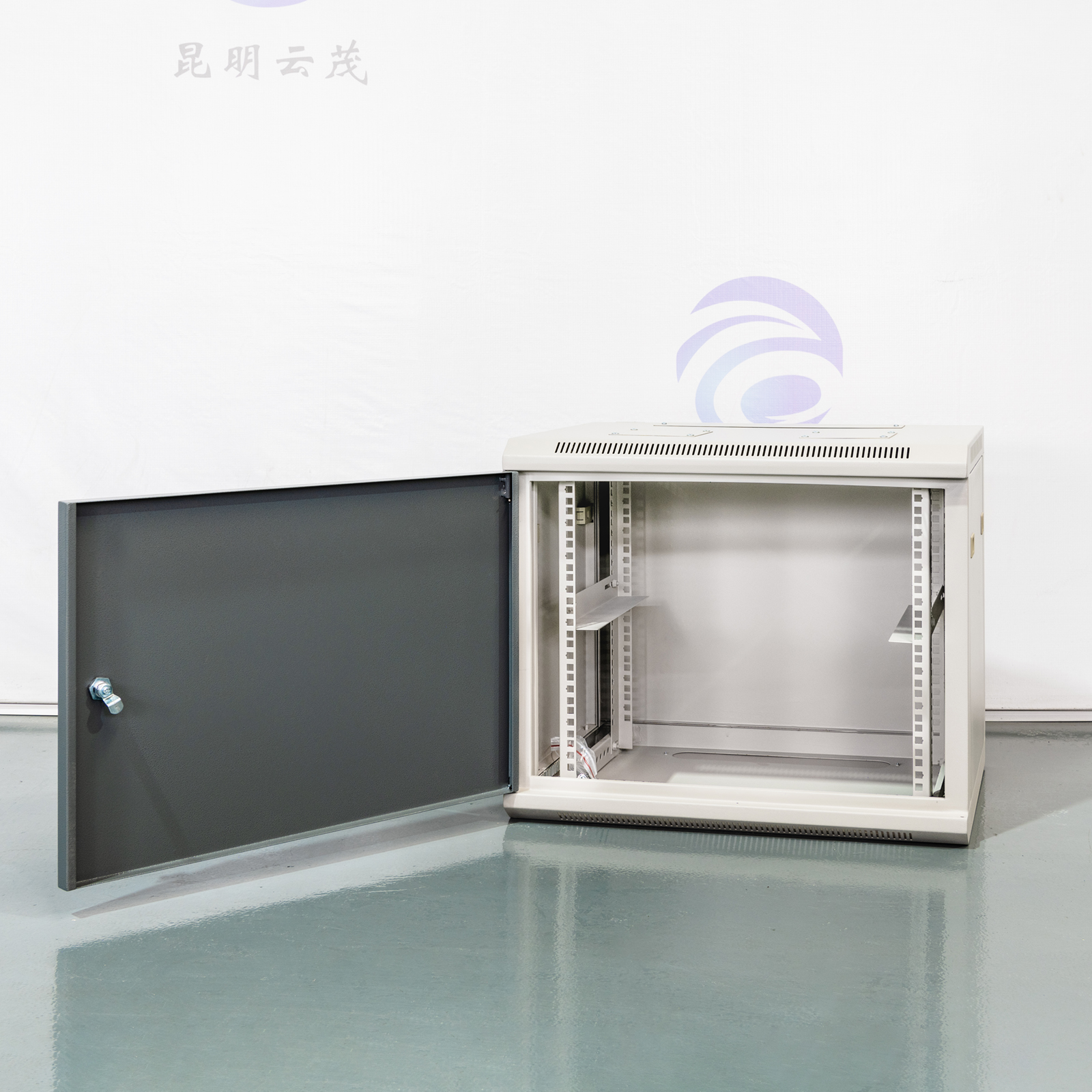 6U壁掛機(jī)柜開門