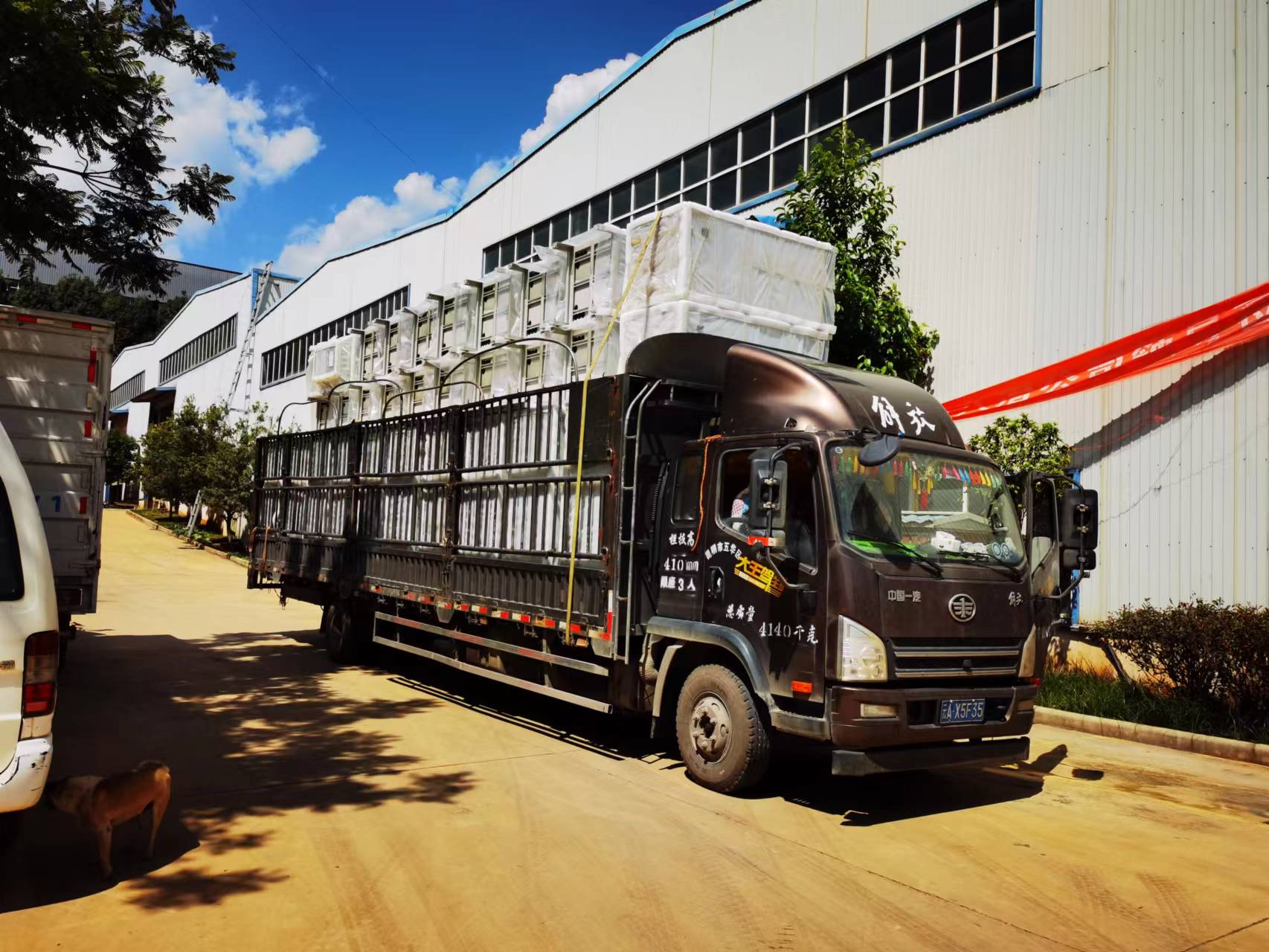 一體化機柜完成生產檢驗，交付使用