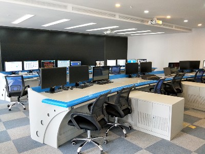 云茂公司：為您實現云南監(jiān)控桿,網絡機柜,監(jiān)控操作臺，UPS配電柜的一站式定制生產